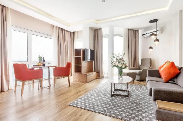 פמגוסטה Salamis Bay Conti Resort Hotel & Casino חדר תמונה A suite at the hotel