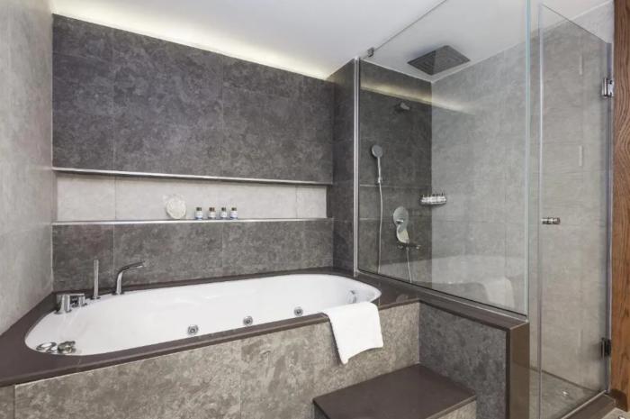 פמגוסטה Salamis Bay Conti Resort Hotel & Casino חדר תמונה Bathroom