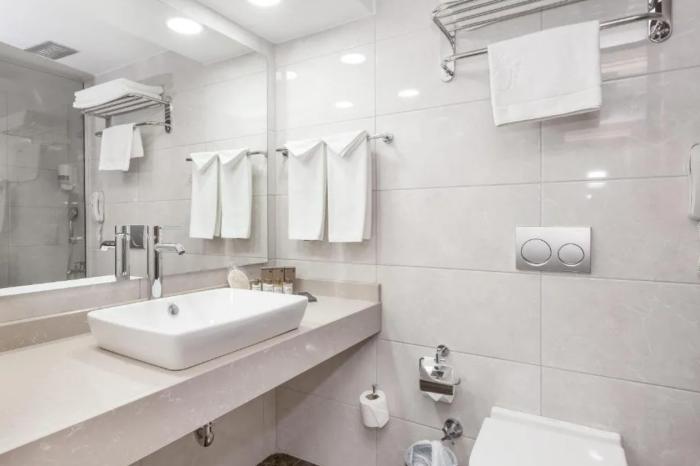פמגוסטה Salamis Bay Conti Resort Hotel & Casino חדר תמונה Bathroom