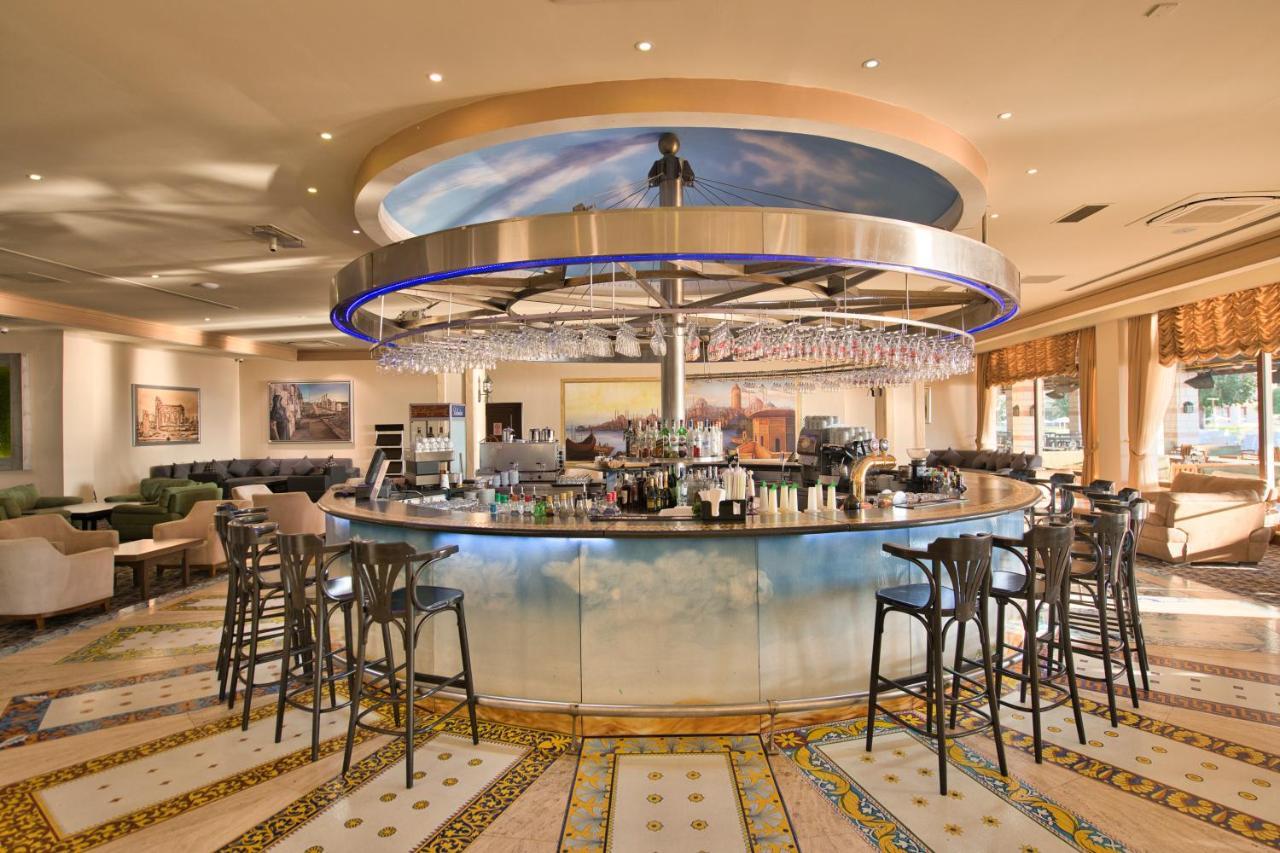 פמגוסטה Salamis Bay Conti Resort Hotel & Casino מראה חיצוני תמונה The bar at the hotel