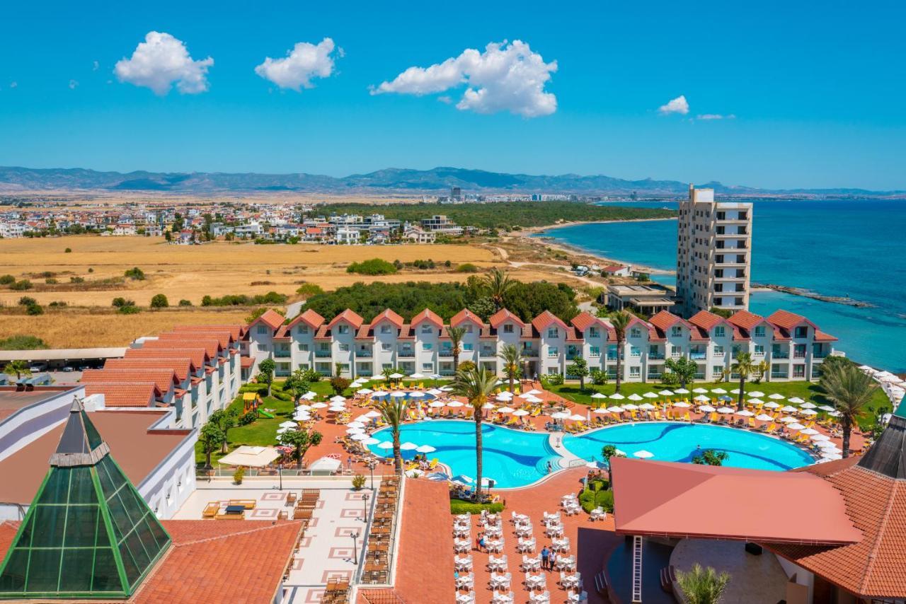 פמגוסטה Salamis Bay Conti Resort Hotel & Casino מראה חיצוני תמונה A view of the hotel