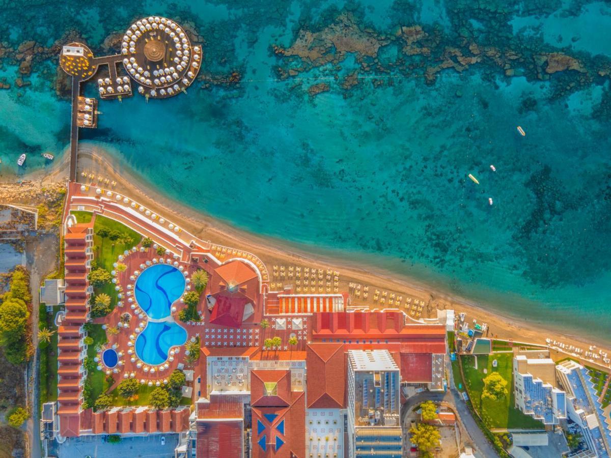 פמגוסטה Salamis Bay Conti Resort Hotel & Casino מראה חיצוני תמונה Aerial view of the resort