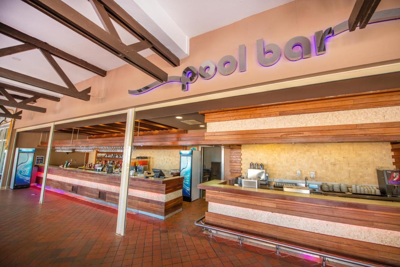 פמגוסטה Salamis Bay Conti Resort Hotel & Casino מראה חיצוני תמונה The pool bar at the hotel