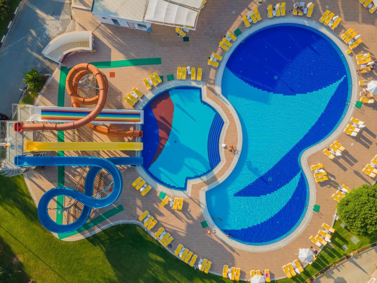 פמגוסטה Salamis Bay Conti Resort Hotel & Casino מראה חיצוני תמונה Aerial view of the water park