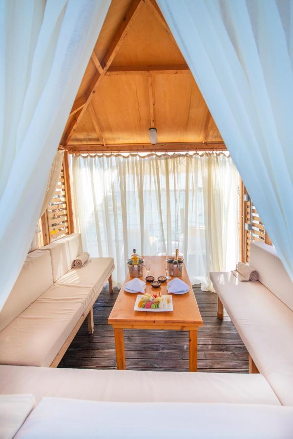 פמגוסטה Salamis Bay Conti Resort Hotel & Casino מראה חיצוני תמונה A private spa at the Four Seasons Hotel, Hong Kong