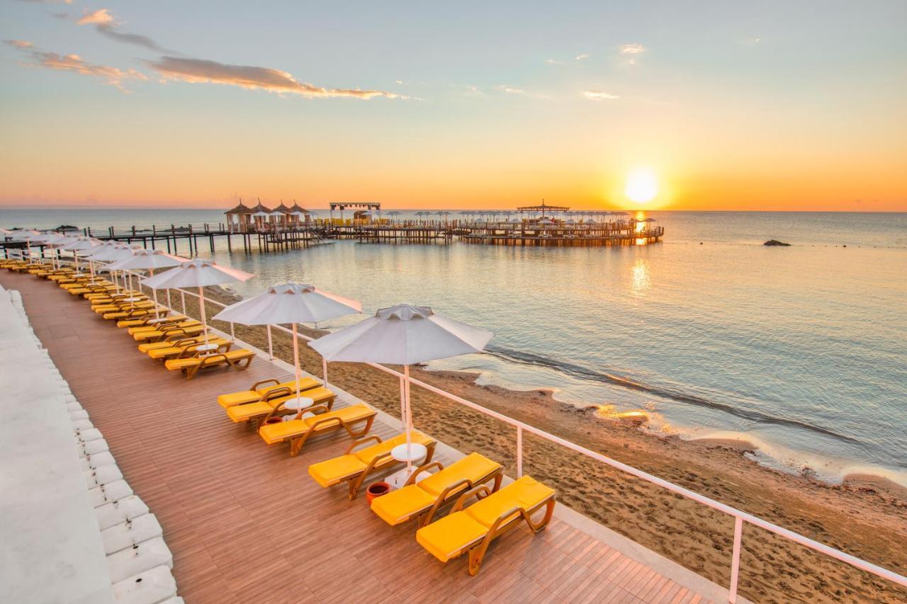 פמגוסטה Salamis Bay Conti Resort Hotel & Casino מראה חיצוני תמונה Sunset at the beach