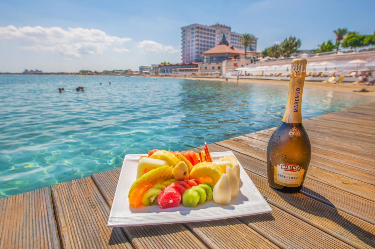 פמגוסטה Salamis Bay Conti Resort Hotel & Casino מראה חיצוני תמונה A bottle of Milaneza sparkling wine