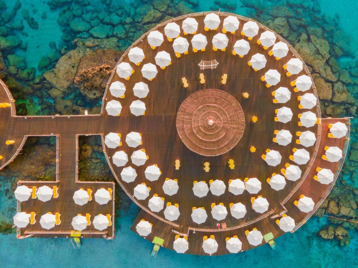 פמגוסטה Salamis Bay Conti Resort Hotel & Casino מראה חיצוני תמונה Aerial view of the floating bar
